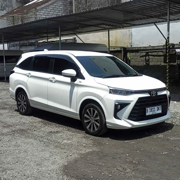 Side view Toyota Avanza 5-seater passenger car for Ngurah Rai (DPS) Denpasar Bali Airport Transfer and Car and Van Charter to Balangan