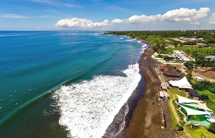 Kami menyediakan layanan penjemputan, pengantaran, transfer yang handal dari Bandara Internasional Ngurah Rai Denpasar ke Keramas, semua tujuan di Bali dan kota-kota tertentu di Jawa, antar-jemput hotel, penyewaan mobil atau minibus dengan pengemudi profesional, menawarkan berbagai kendaraan ber-AC yang nyaman untuk memenuhi kebutuhan Anda seperti mobil Toyota Avanza 5-seater, mobil Toyota Innova 6-seater, minibus Toyota Hiace 14-seater
