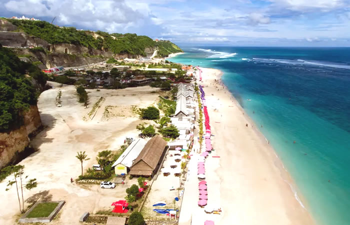 Kami menyediakan layanan penjemputan, pengantaran, transfer yang handal dari Bandara Internasional Ngurah Rai Denpasar ke Pandawa, semua tujuan di Bali dan kota-kota tertentu di Jawa, antar-jemput hotel, penyewaan mobil atau minibus dengan pengemudi profesional, menawarkan berbagai kendaraan ber-AC yang nyaman untuk memenuhi kebutuhan Anda seperti mobil Toyota Avanza 5-seater, mobil Toyota Innova 6-seater, minibus Toyota Hiace 14-seater